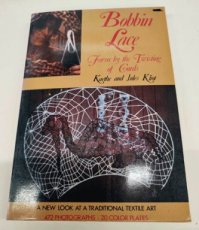 X-06151 Kliot - Bobbin lace Form by the twisting of cords